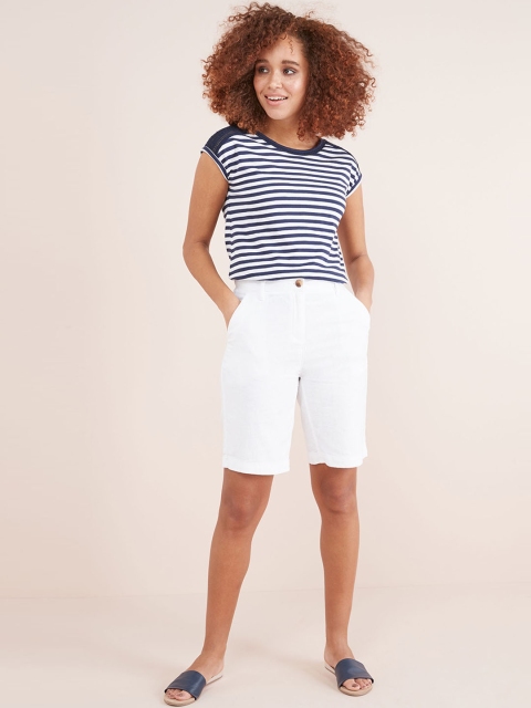 

next Women White Solid Regular Fit Regular Shorts