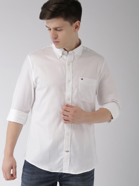 

Tommy Hilfiger Men White Regular Fit Striped Casual Shirt