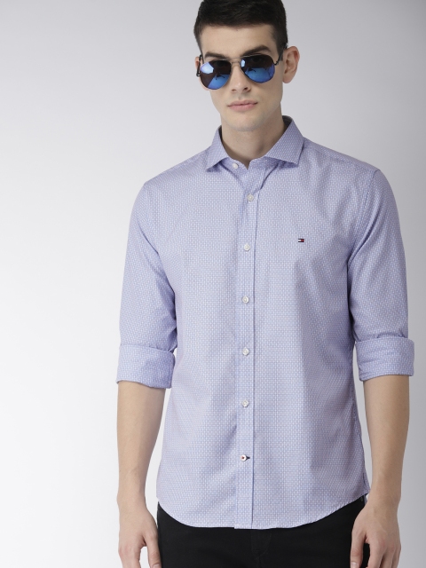 

Tommy Hilfiger Men Blue & Red Regular Fit Checked Casual Shirt