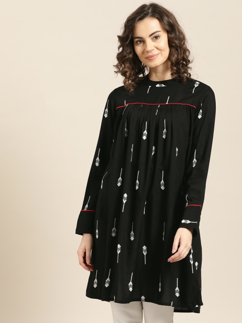 

Sangria Women Black & Off-White Printed Tunic