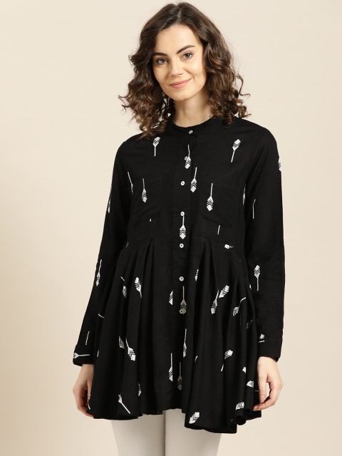 

Sangria Women Black & Off-White Printed Tunic