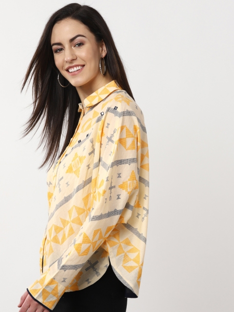 

Sangria Women Cream-Coloured & Yellow Regular Fit Printed Casual Shirt