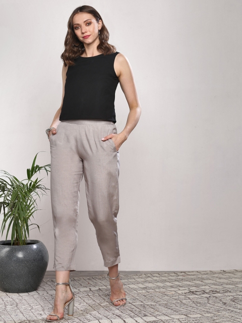 

Sangria Women Grey Solid Cropped Casual Trousers