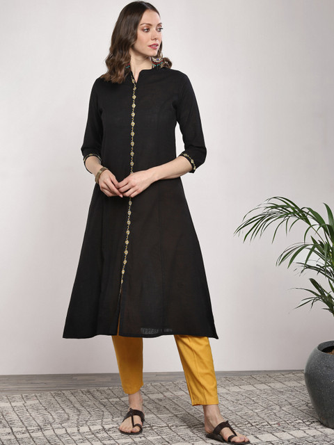 

Sangria Women Black Solid Straight Kurta