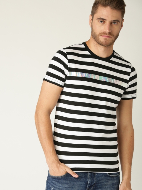 

United Colors of Benetton Men Black & White Striped Round Neck T-shirt