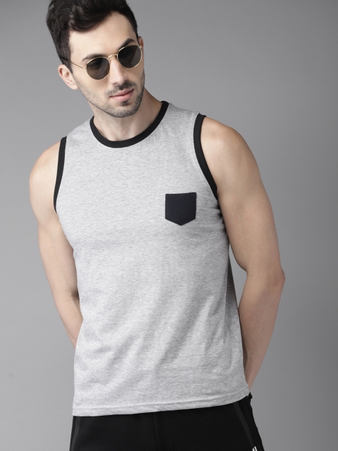 

HERENOW Men Grey Solid Round Neck Pure Cotton T-shirt