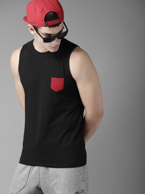 

HERE&NOW Men Black Solid Round Neck T-shirt