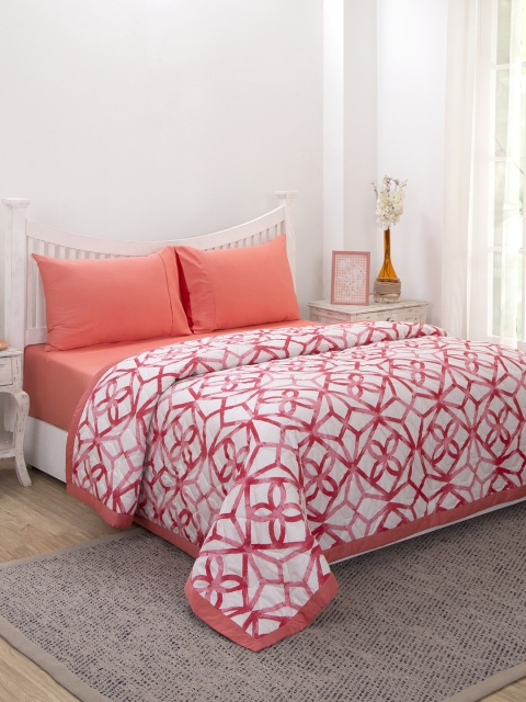 

MASPAR Peach-Coloured & White Geometric AC Room 115 GSM Double Bed Quilt