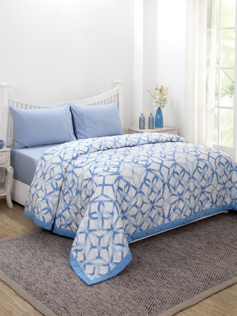 

MASPAR Blue & White Geometric AC Room 115 GSM Double Bed Quilt