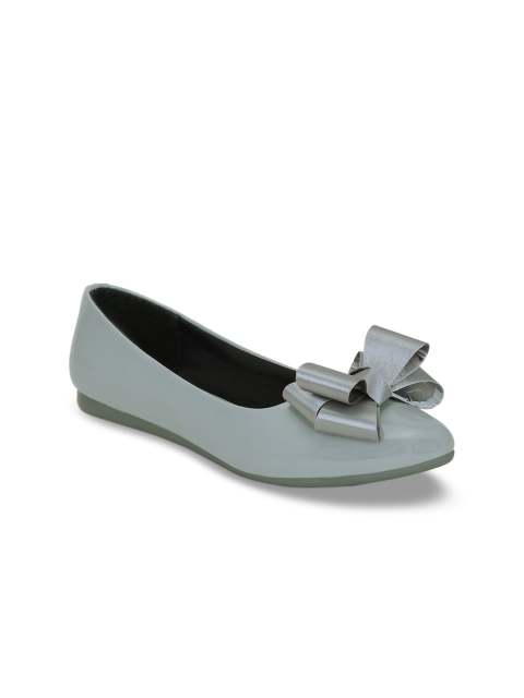 

Get Glamr Women Grey Solid Ballerinas