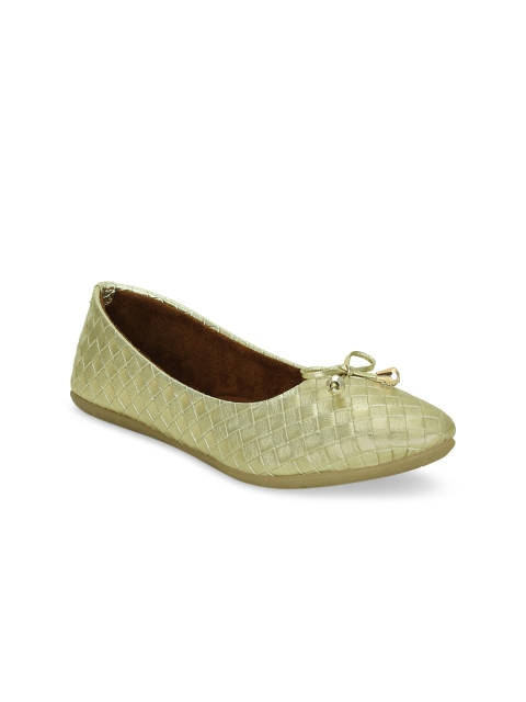 

Get Glamr Women Gold-Toned Woven Design Ballerinas