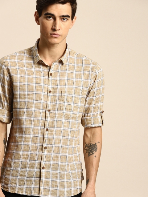 

ether Men Beige Regular Fit Checked Casual Shirt