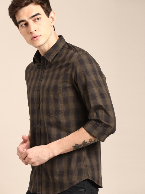 

ether Men Brown Regular Fit Checked Casual Shirt