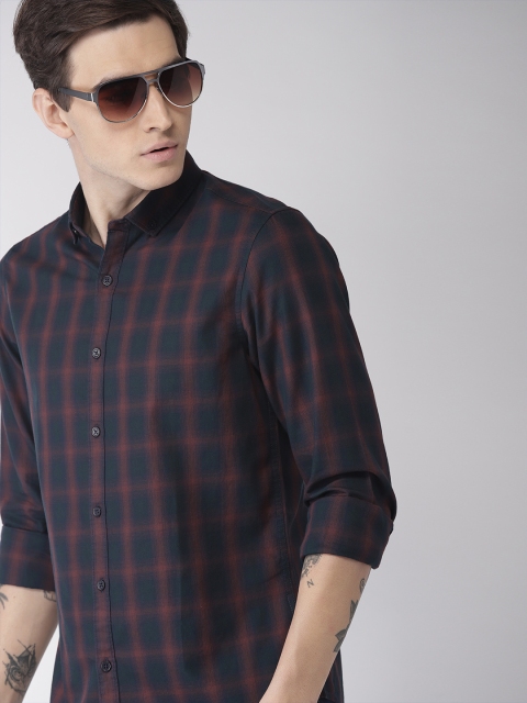 

Harvard Men Navy Blue & Maroon Slim Fit Checked Casual Shirt