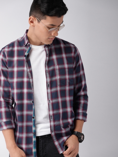 

Harvard Men Navy Blue & Red Regular Fit Checked Casual Shirt