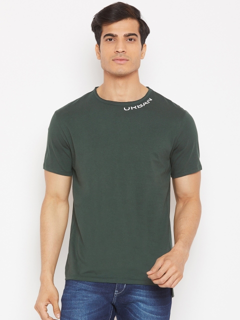

Blackberrys Men Olive Green Solid Round Neck T-shirt