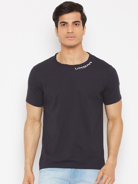 

Blackberrys Men Black Solid Round Neck T-shirt