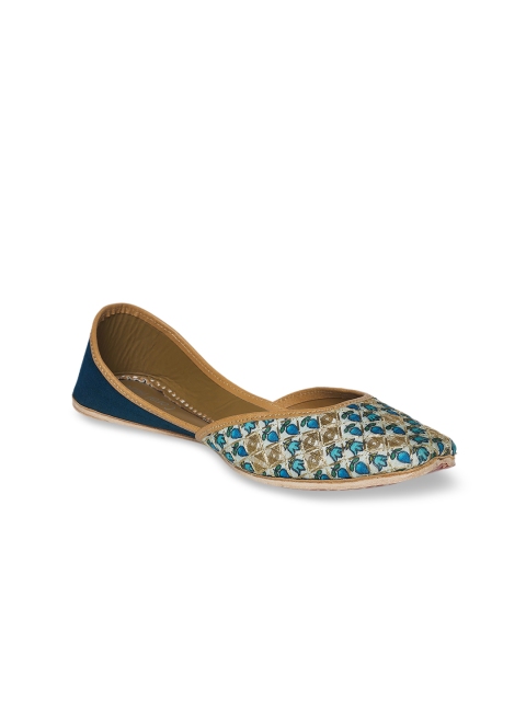 

Coral Haze Women Blue & Off-White Printed Mojaris