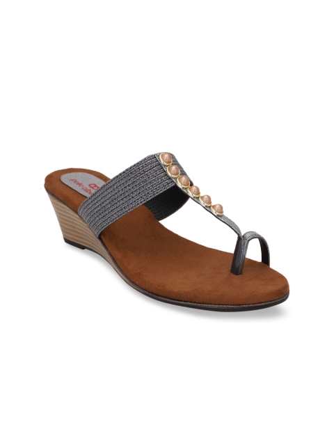 

pelle albero Women Gunmetal-Toned Solid Sandals, Grey