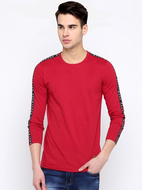 

Maniac Men Red Solid Round Neck T-shirt