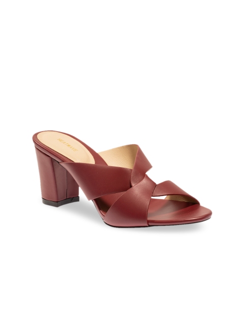 

HEATWAVE Women Maroon Solid Sandals