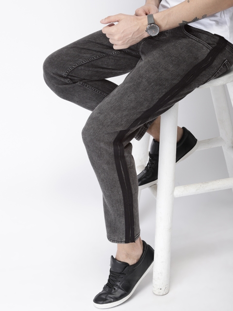 

Mast & Harbour Men Grey Regular Fit Mid-Rise Clean Look Stretchable Jeans