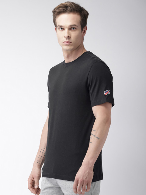 

Nike Men Black Solid M SB ESSENTIAL Round Neck Pure Cotton T-shirt