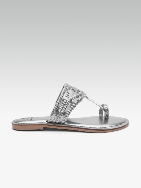 

Carlton London Women Silver-Toned Textured Leather One-Toe Flats