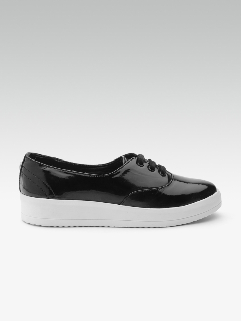 

Carlton London Women Black Solid Sneakers