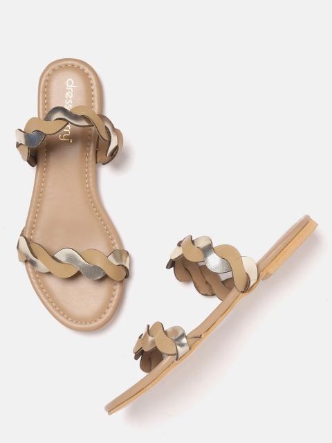 

DressBerry Women Beige & Gold-Toned Colourblocked Open Toe Flats