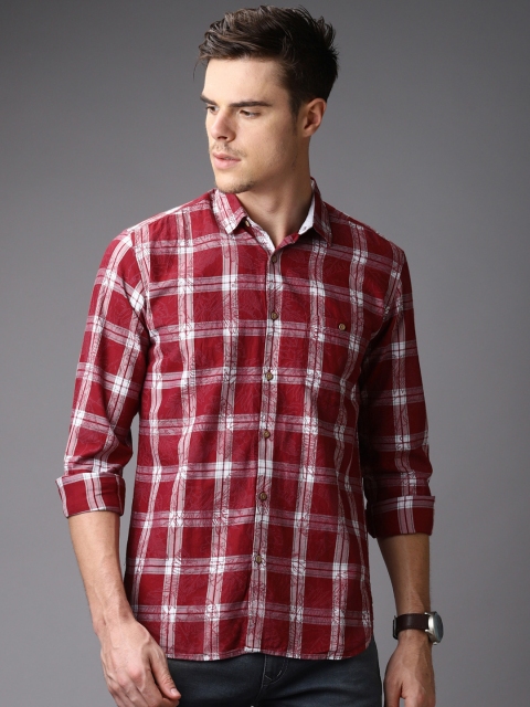 

Bene Kleed Men Red & White Slim Fit Checked Casual Shirt