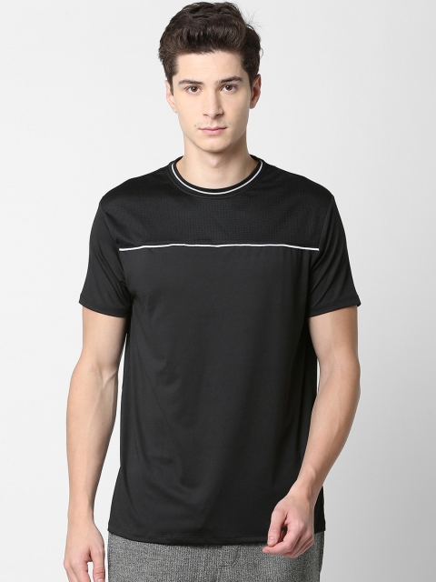 

SKULT by Shahid Kapoor Men Black Solid Round Neck T-shirt