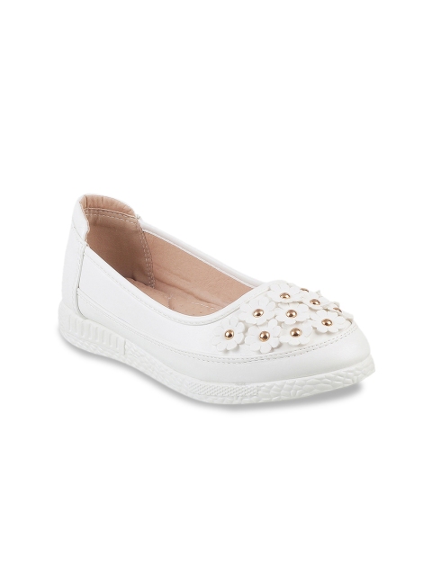 

Metro Girls White Solid Pumps