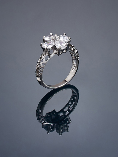 

shaze Women Silver-Plated CZ-Studded Floral-Shaped Finger Ring