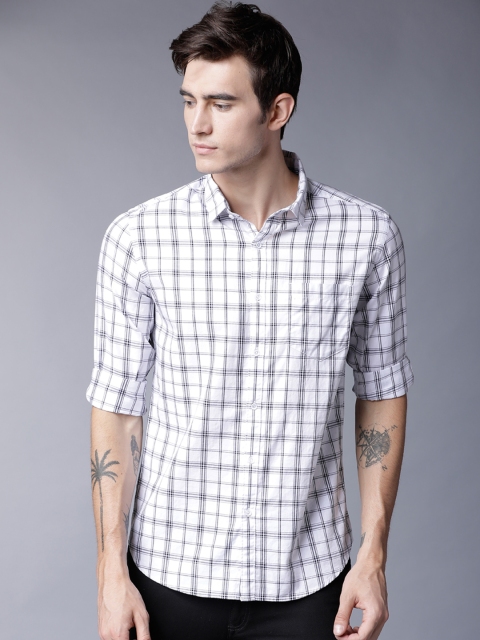 

Black coffee Men White & Navy Blue Slim Fit Checked Casual Shirt