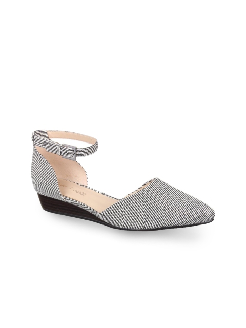 

Clarks Women Black & White Pumps