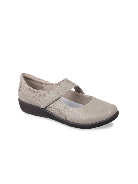 

Clarks Women Cream-Coloured Mary Jane
