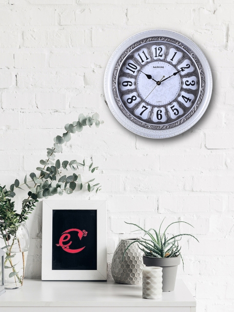 

eCraftIndia Silver-Toned Round Printed Analogue Wall Clock