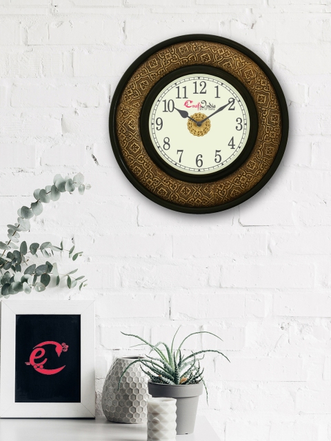 

eCraftIndia Gold-Toned Handcrafted Round Printed Analogue Wall Clock