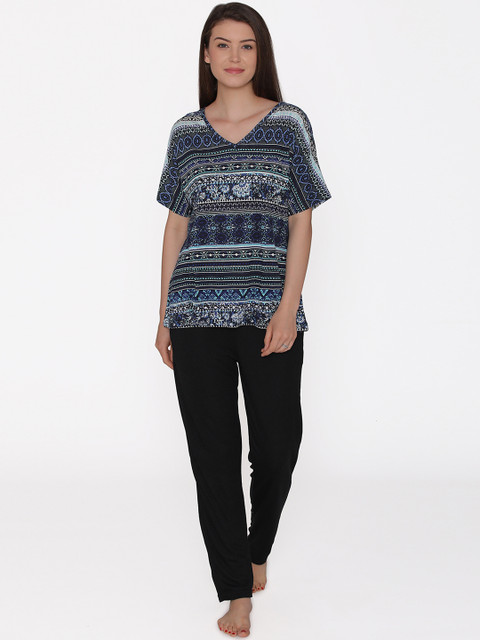 

Clovia Women Black Printed Night suit LS0418P13XL