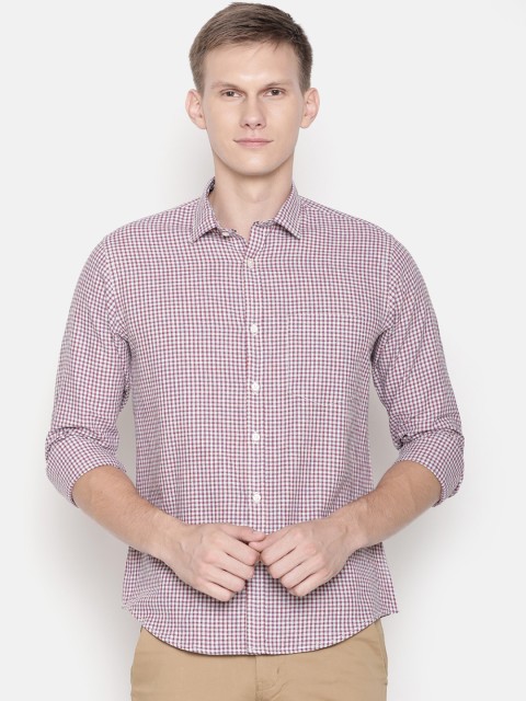 

CAVALLO by Linen Club Men Red Regular Fit Checked Casual Shirt