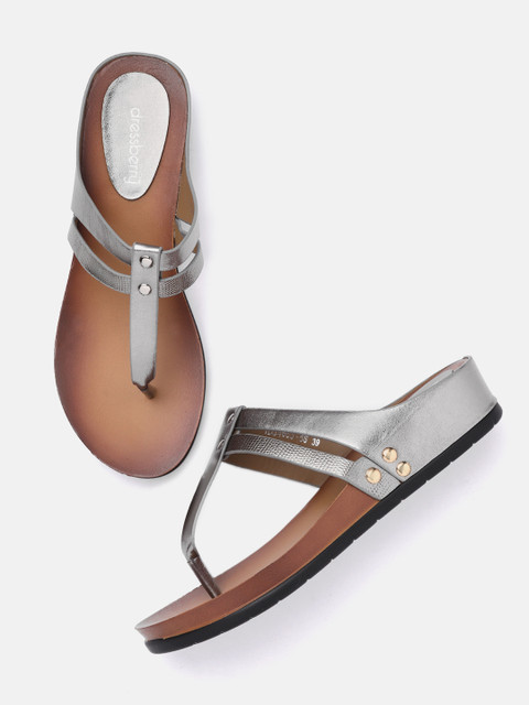 

DressBerry Women Gunmetal-Toned Solid T-Strap Flats, Metallic