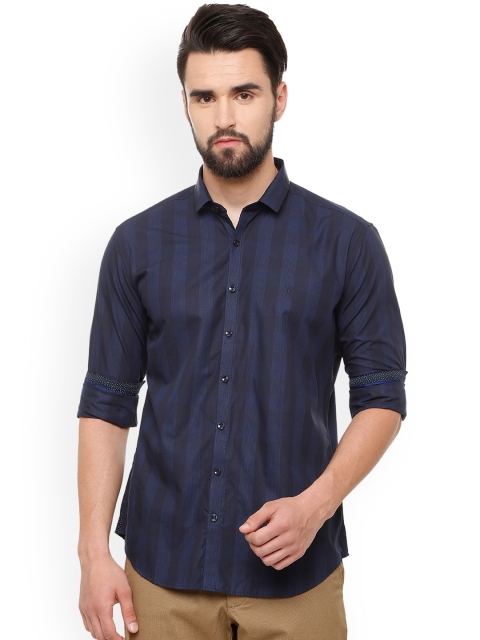 

V Dot Men Blue Slim Fit Checked Casual Shirt