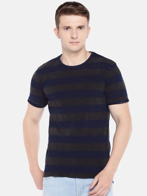 

Globus Men Blue Striped Round Neck T-shirt