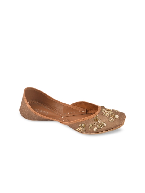 

Coral Haze Women Beige Textured Canvas Mojaris