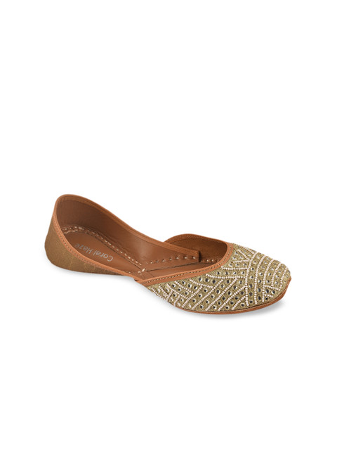 

Coral Haze Women Gold-Toned Woven Design Canvas Mojaris