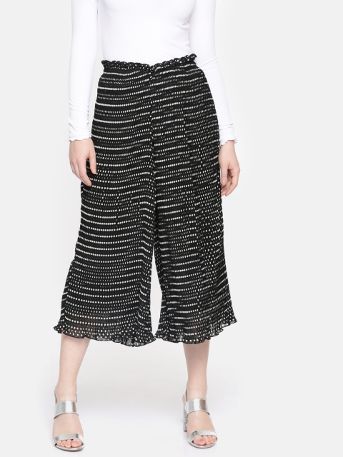

Vero Moda Women Black Printed Flared Palazzos