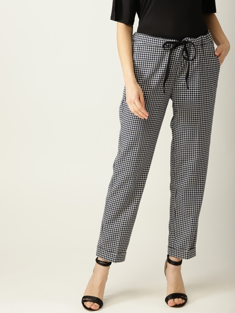 

MANGO Women Navy Blue & Off-White Regular Fit Checked Regular Trousers