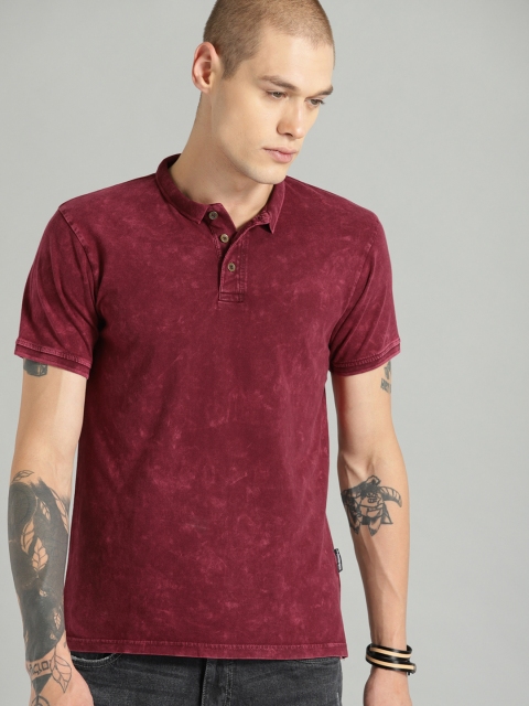 

Roadster Men Burgundy Solid Polo Collar T-shirt