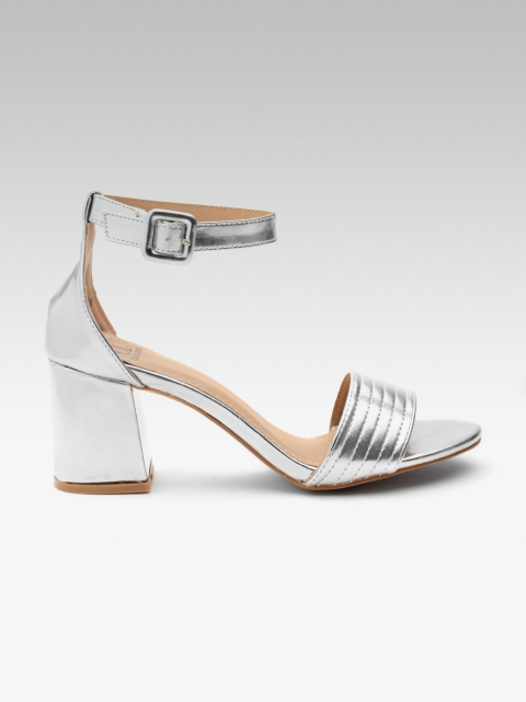 

Carlton London Women Silver-Toned Mid-Top Heels